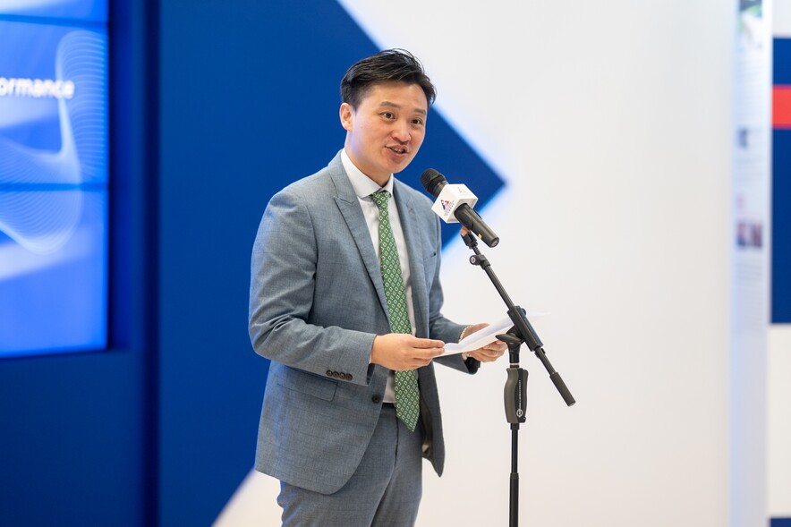 <p>Hon Vincent Cheng Wing-shun thanked INSEP for advancing sports science and athletes&rsquo; performance.</p>
